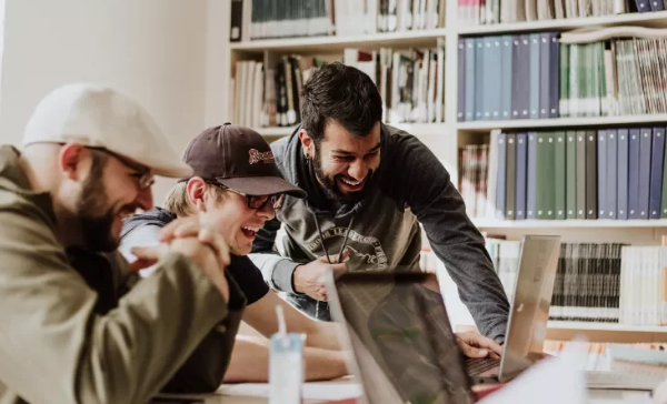 How to Learn Career Lessons From Experienced Colleagues